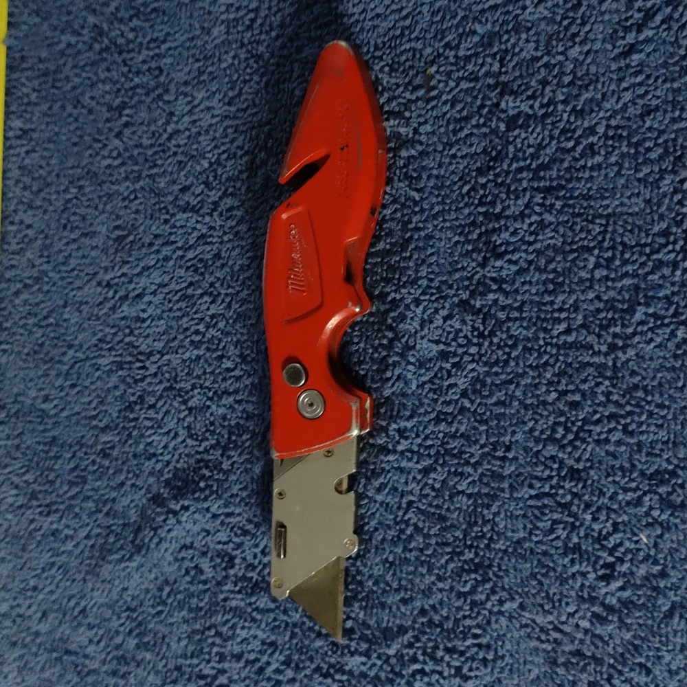 🎊Fastback Press Flip Utility Knife with Belt Clip and Onboard Wire Stripping